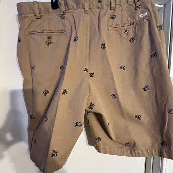 Izod Tan Men’s Size 44 Shorts with Navy Print NWOT - Picture 2 of 5